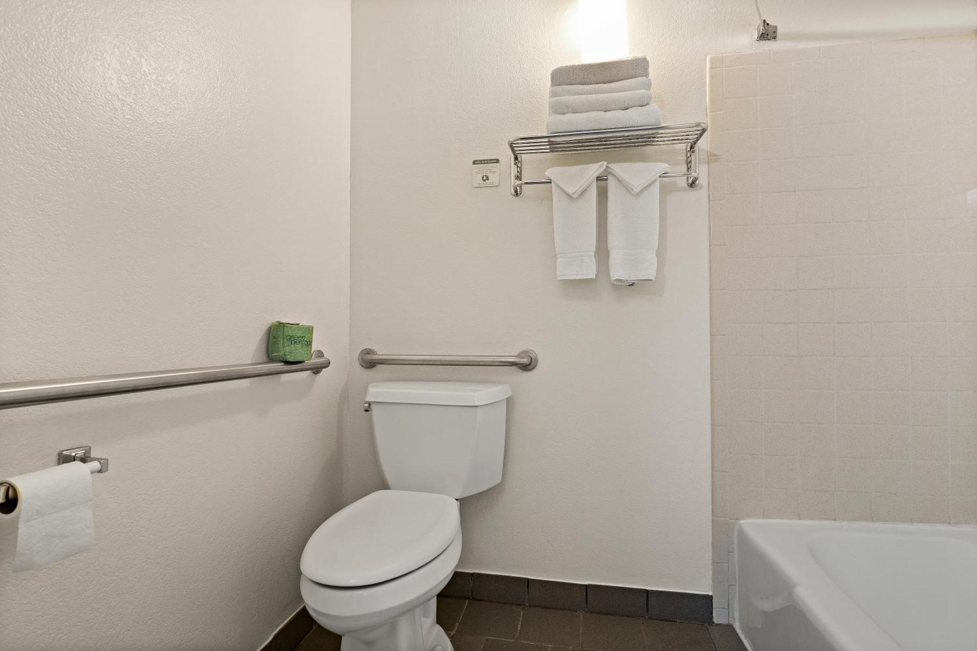 Rodeway Inn McPherson Esterno foto