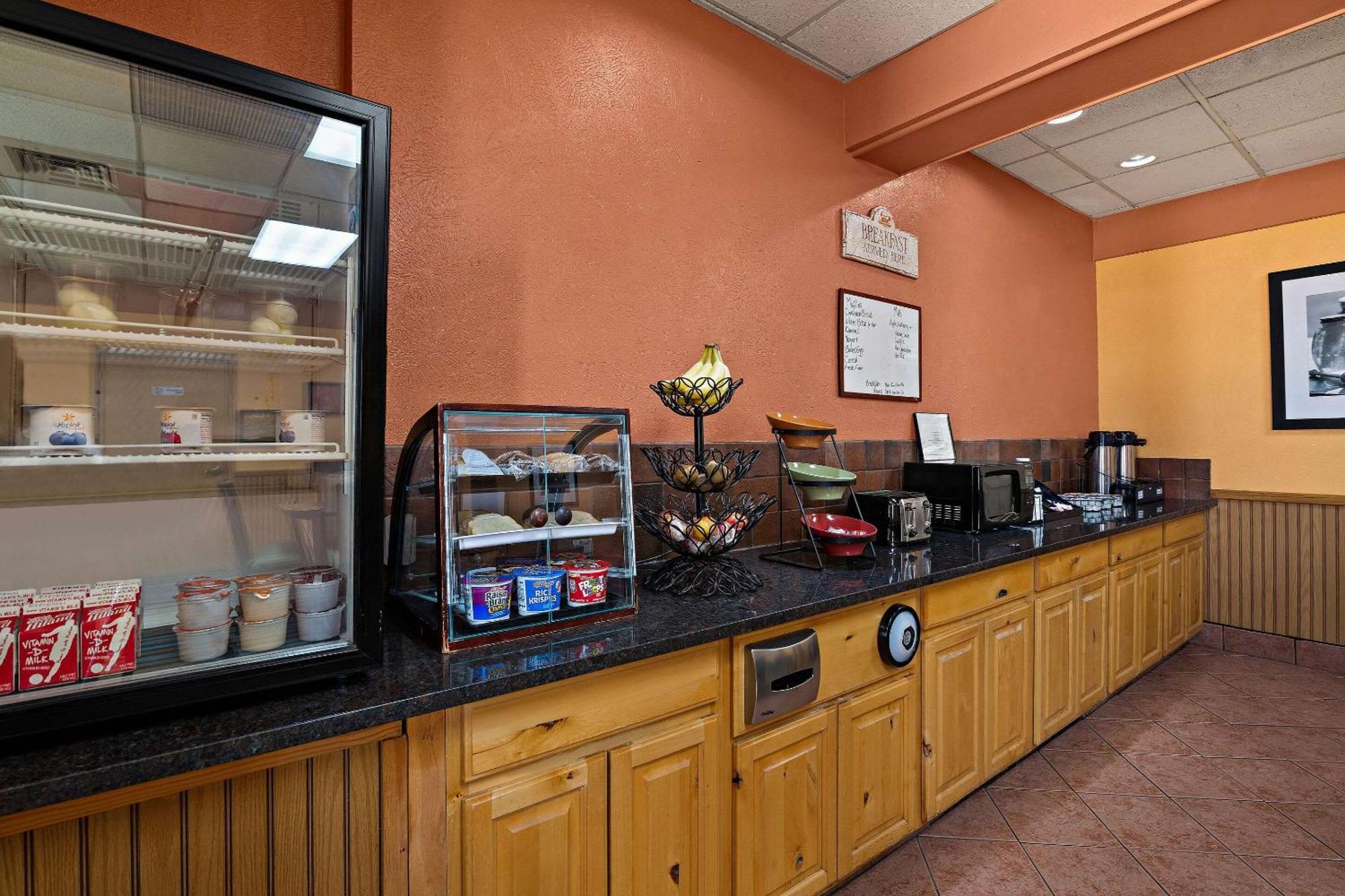 Rodeway Inn McPherson Esterno foto