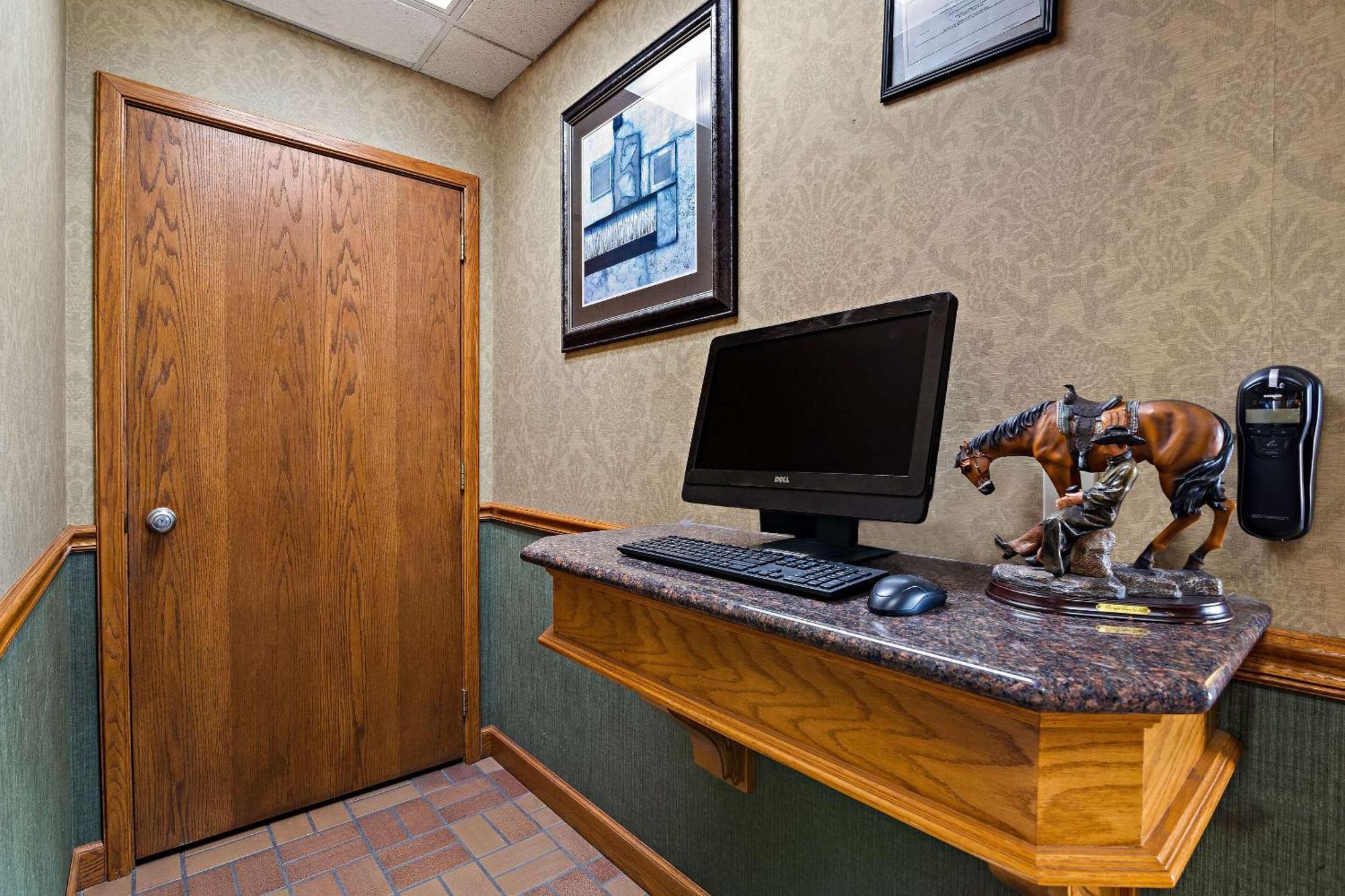 Rodeway Inn McPherson Esterno foto
