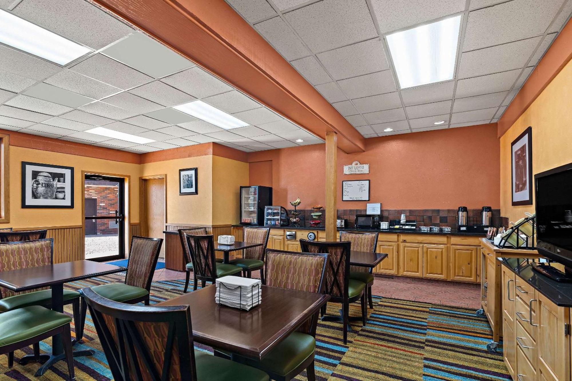 Rodeway Inn McPherson Esterno foto